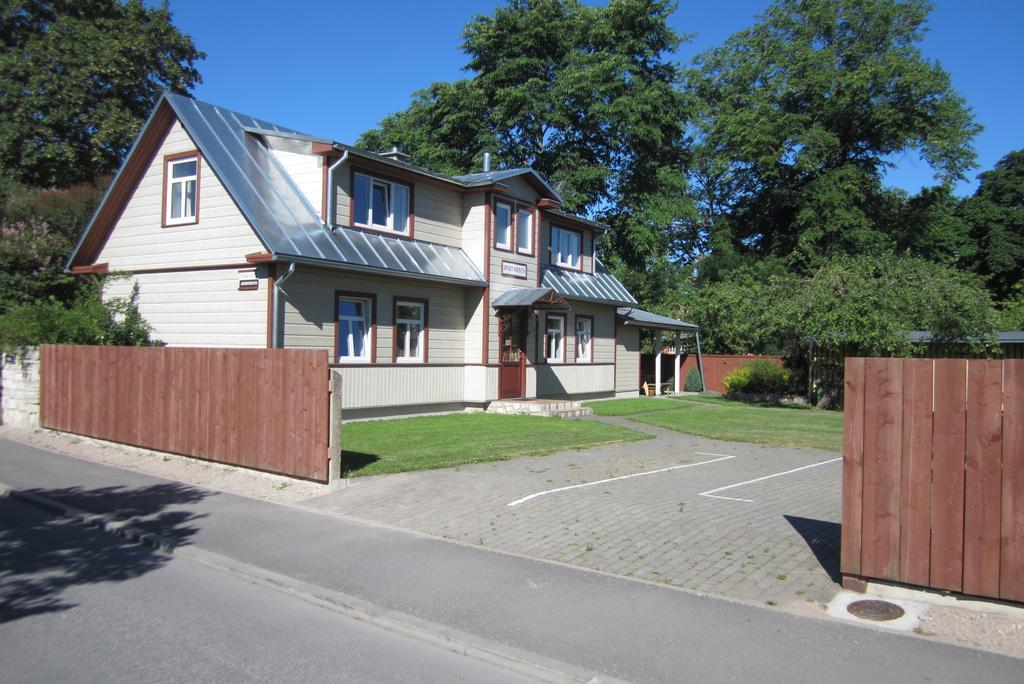 Paerna Guesthouse & Apartments Kuressaare Pokój zdjęcie