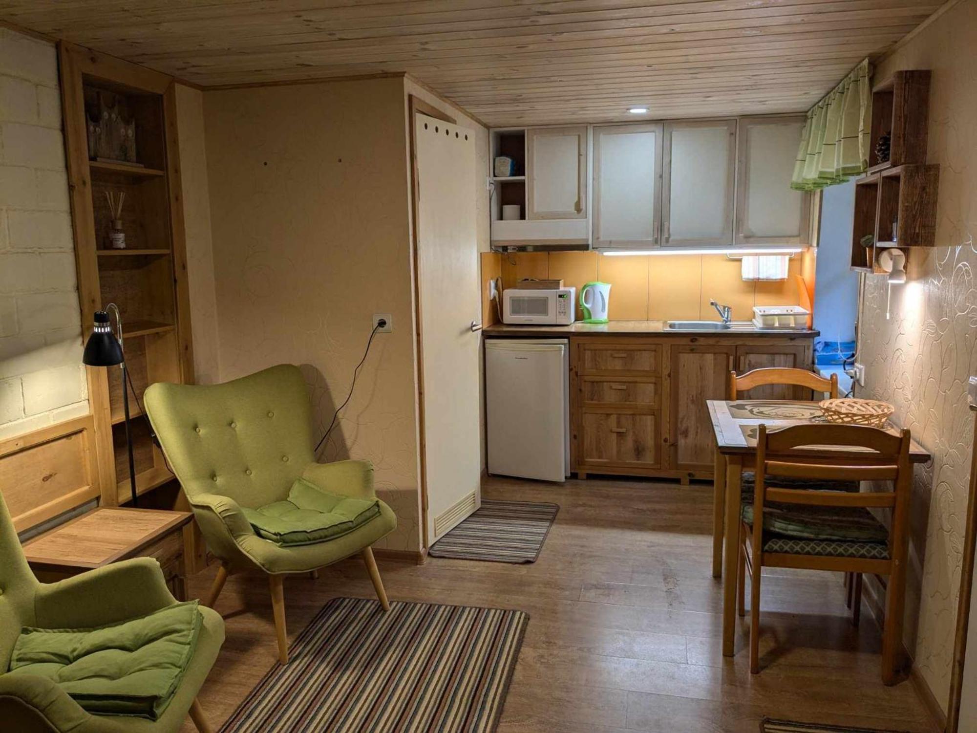 Paerna Guesthouse & Apartments Kuressaare Zewnętrze zdjęcie