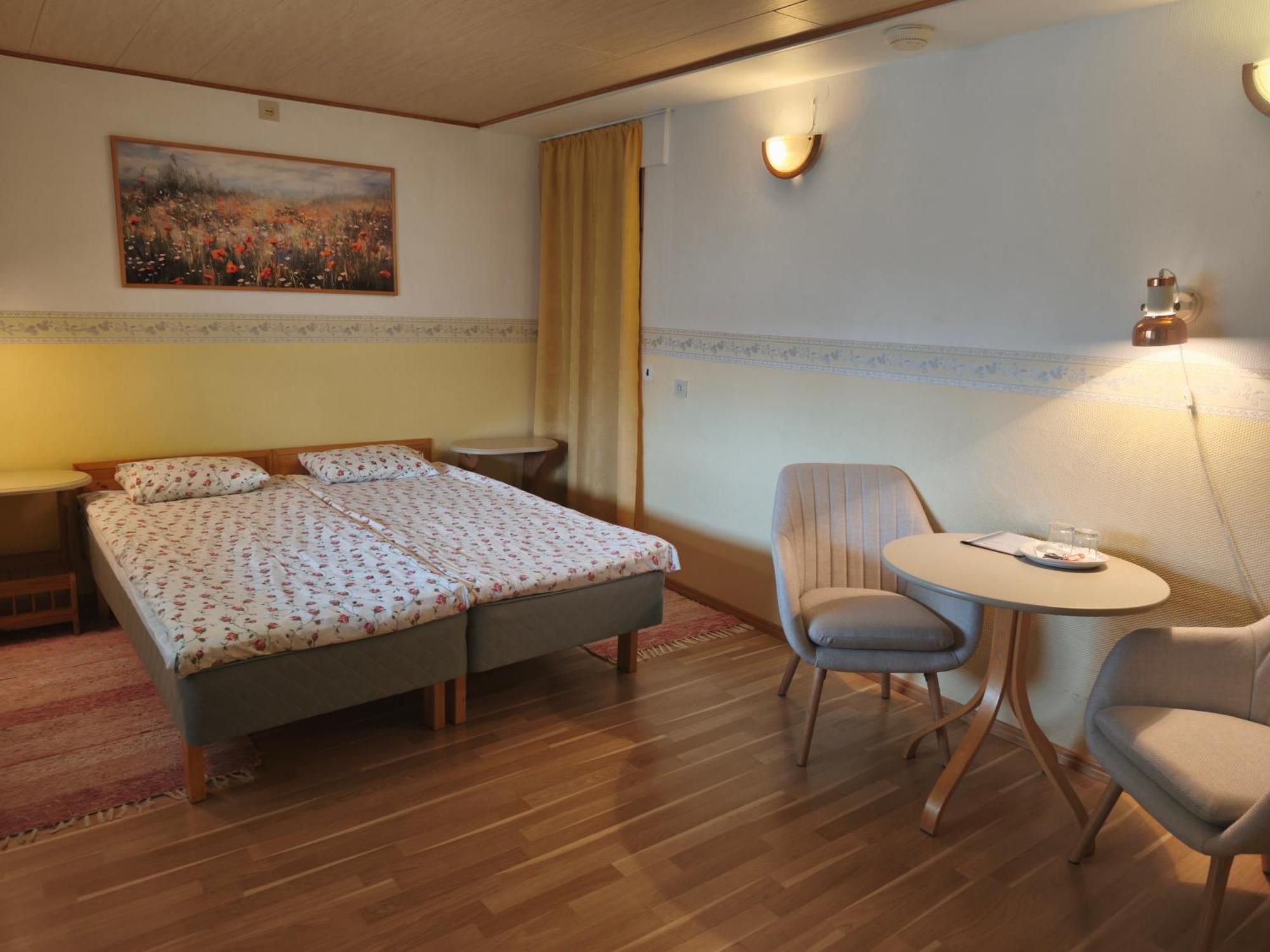 Paerna Guesthouse & Apartments Kuressaare Zewnętrze zdjęcie
